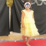 保育園_ファッションショー_黄色ドレス